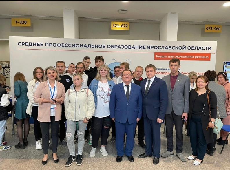 Колледжи и техникумы региона стали участниками второго этапа всероссийской ярмарки трудоустройства «Работа России. Время возможностей»