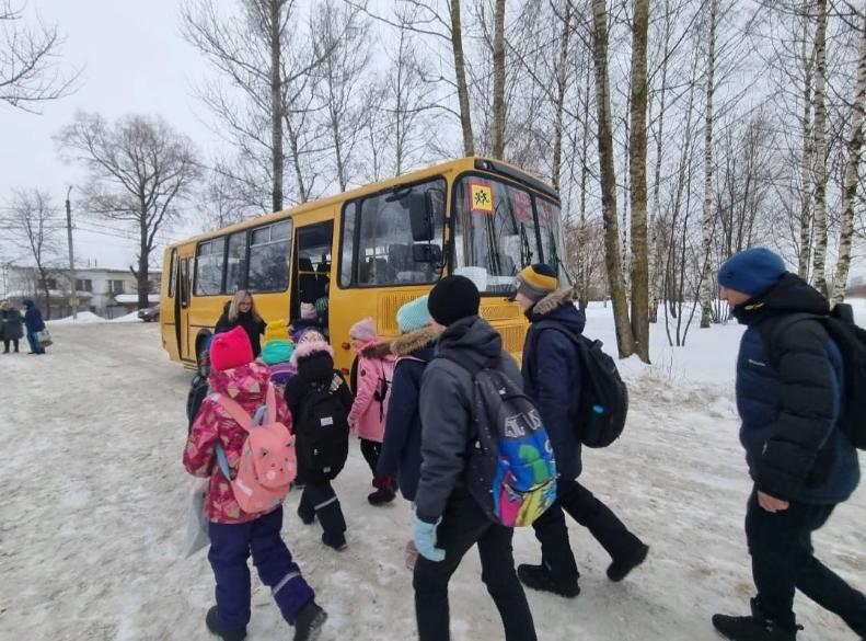 Новые школьные автобусы выходят в первые рейсы
