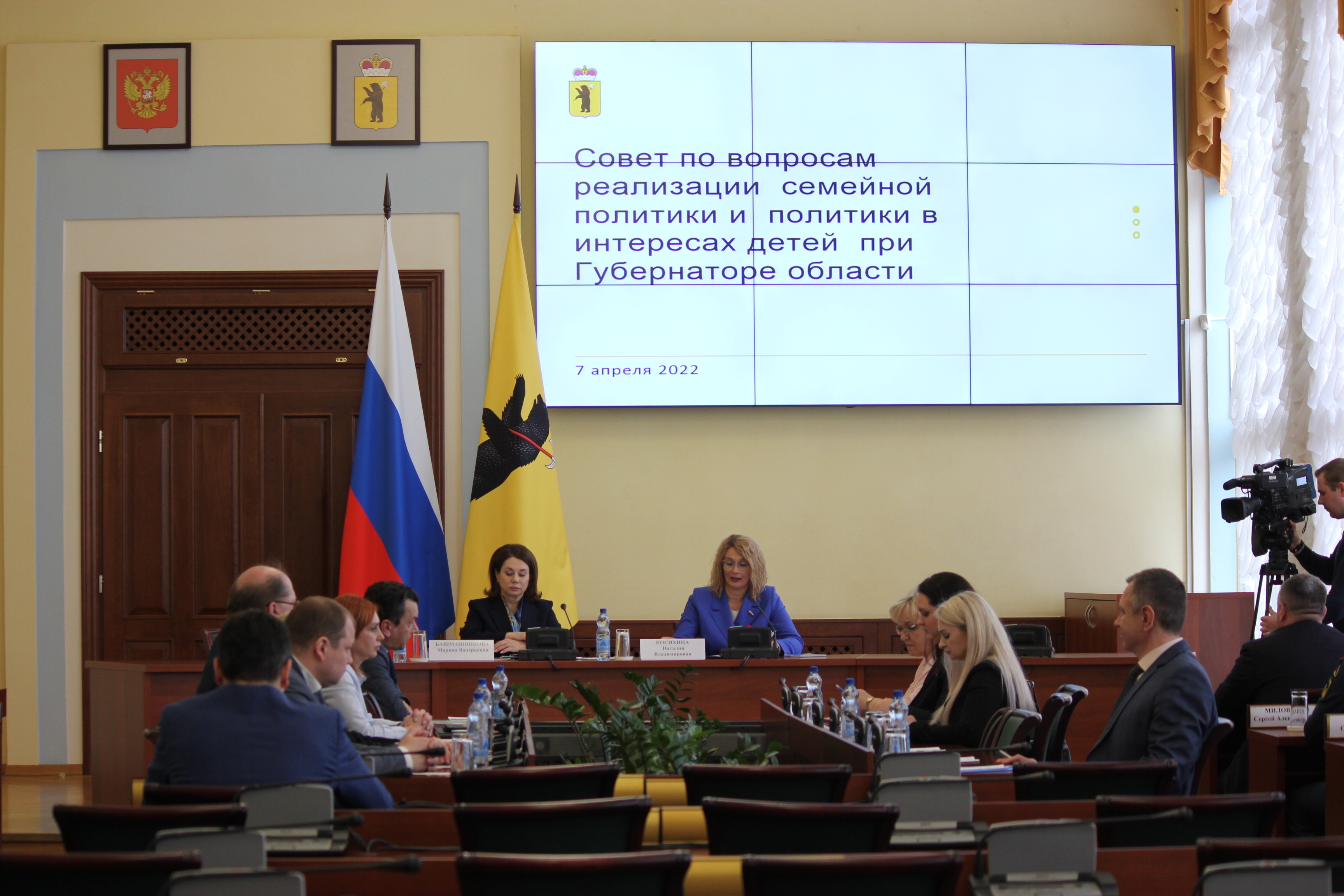 Вопросы поддержки семей обсудили на заседании совета по вопросам реализации семейной политики и политики в интересах детей при губернаторе области