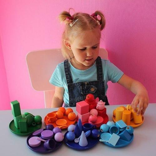 В каком возрасте и зачем можно играть ребенку в игры , направленные на сортировку предметов? Какие процессы развиваются в подобных играх?
