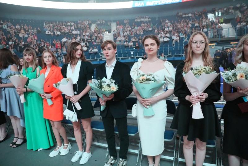 Губернаторский бал для выпускников 11-х классов школ Ярославской области прошел сегодня в «Арене-2000»