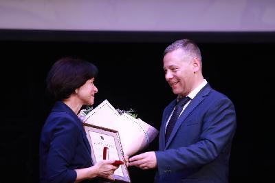 Михаил Евраев вручил награды учителям Ярославской области