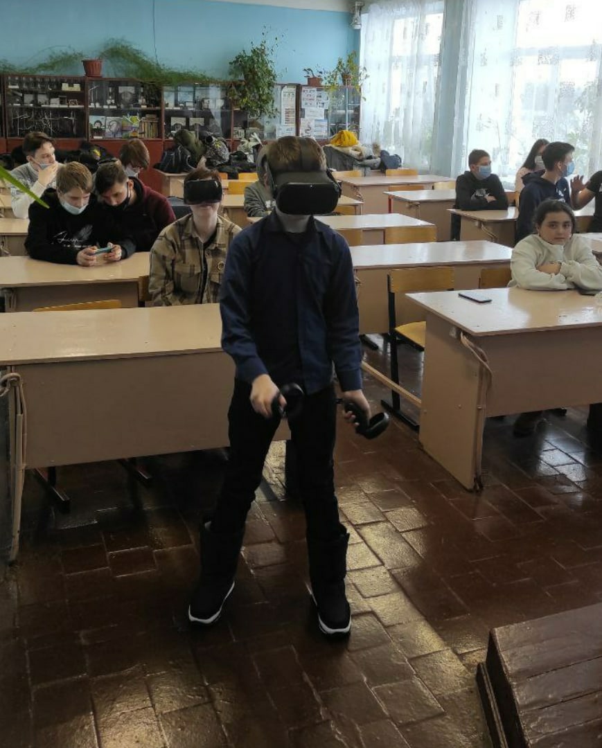 Более 100 детей Ростовского района смогут посетить занятия в мобильном «Кванториуме»