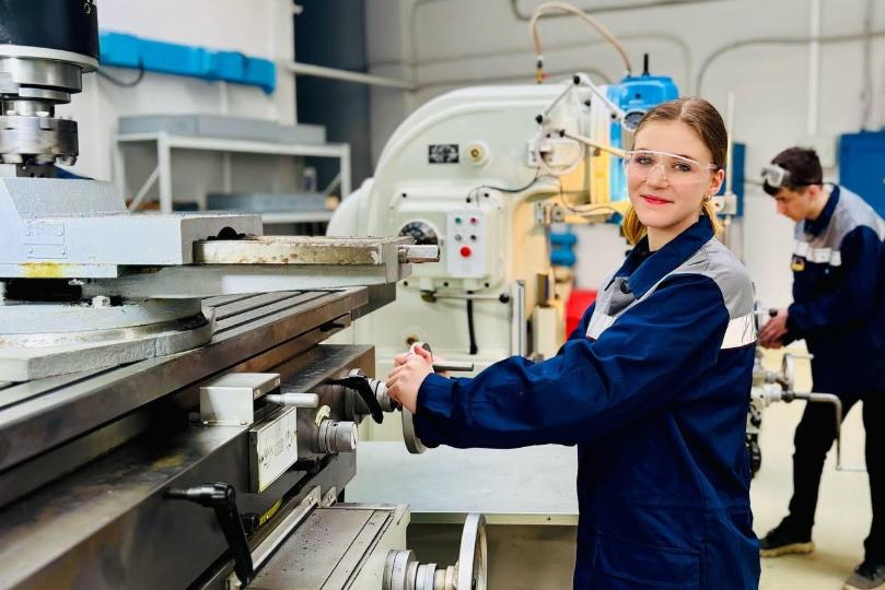 С аттестатом 5.0 Вера поступила в автомеханического колледж и ни минуты не пожалела об этом