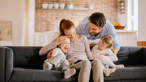 В помощь замещающим родителям