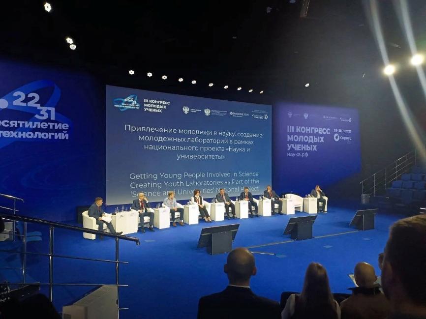 Рыбинские школьницы отправились на Конгресс молодых учёных в «Сириус»