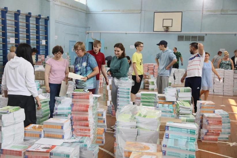 Для образовательных организаций региона закуплено около 400 тысяч учебников