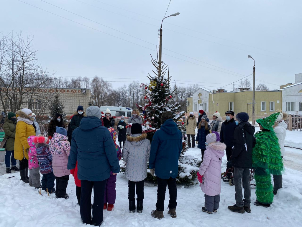 Сенаторы устроили новогодний праздник для пациентов областной детской больницы