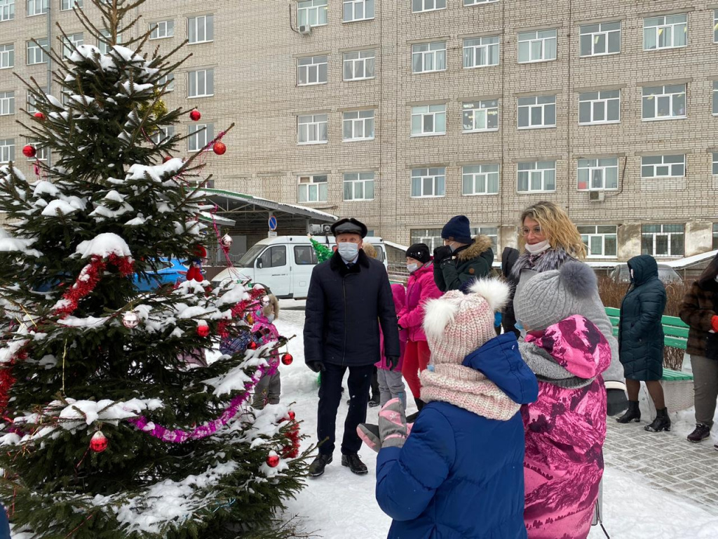 Сенаторы устроили новогодний праздник для пациентов областной детской больницы