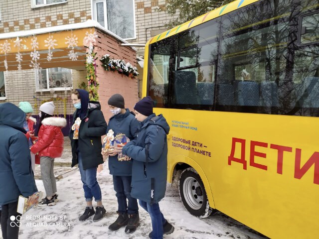 Воспитанники Переславского детского дома получили новогодний подарок – новый школьный автобус