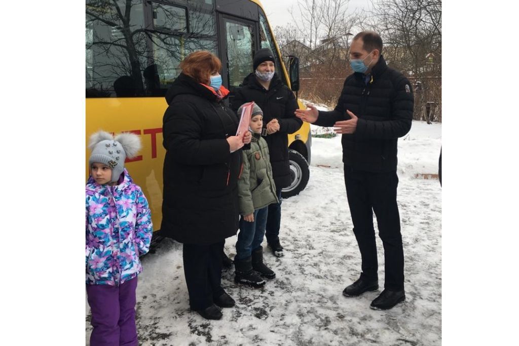 Воспитанники Переславского детского дома получили новогодний подарок – новый школьный автобус