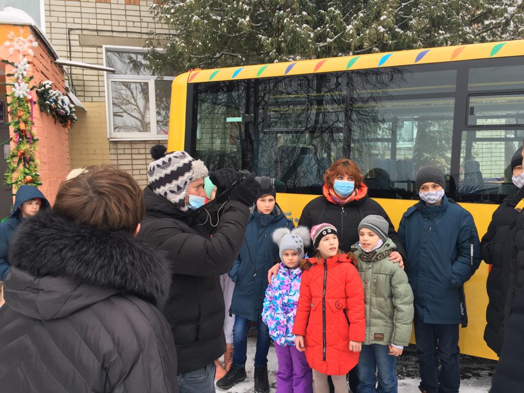 Воспитанники Переславского детского дома получили новогодний подарок – новый школьный автобус